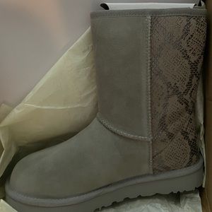 UGG classic short metallic snake size 6